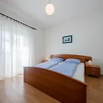 Vidas Apartment *