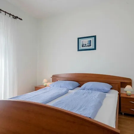 Vidas Apartment *